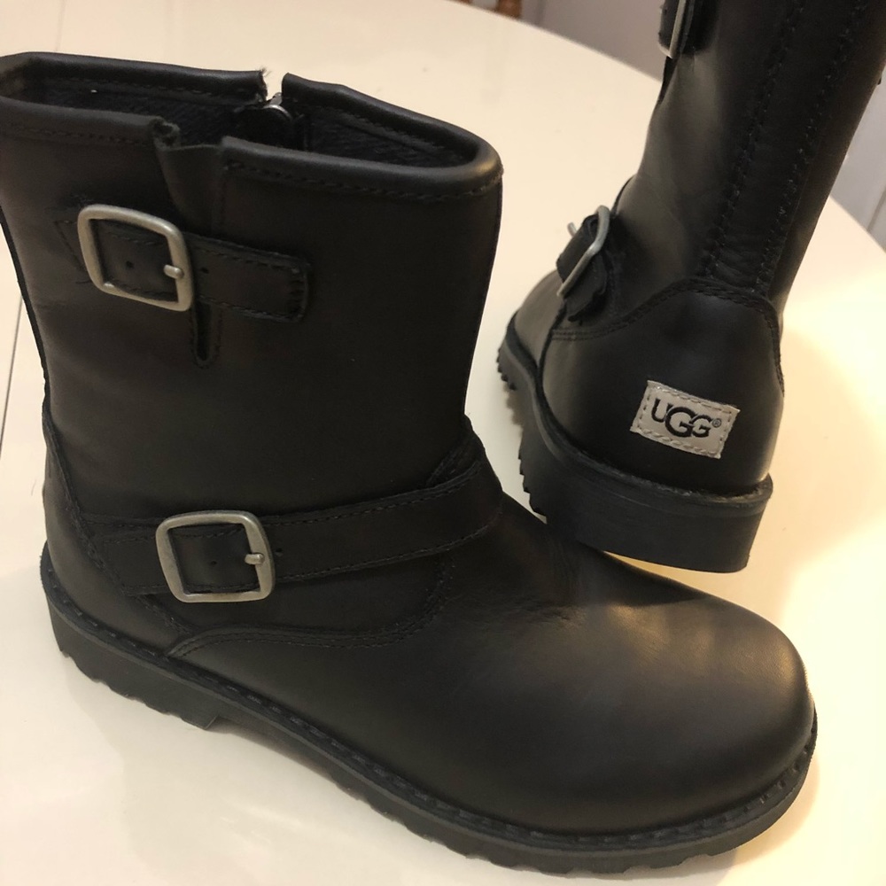 uggs boots size 2 for boys